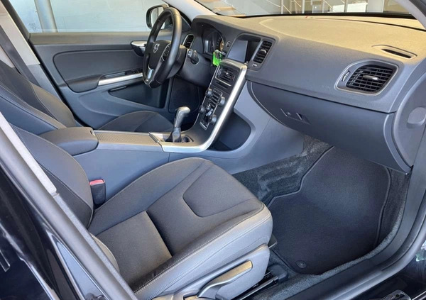 Volvo V60 cena 45500 przebieg: 204000, rok produkcji 2014 z Praszka małe 254